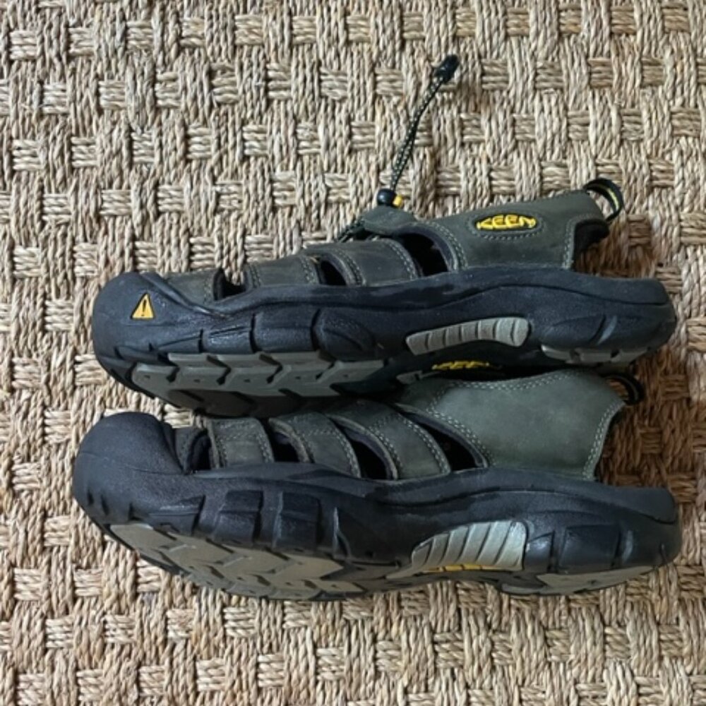 KEEN Men's Newport Closed Toe Leather Sandals in Olive - Picture 4 of 7